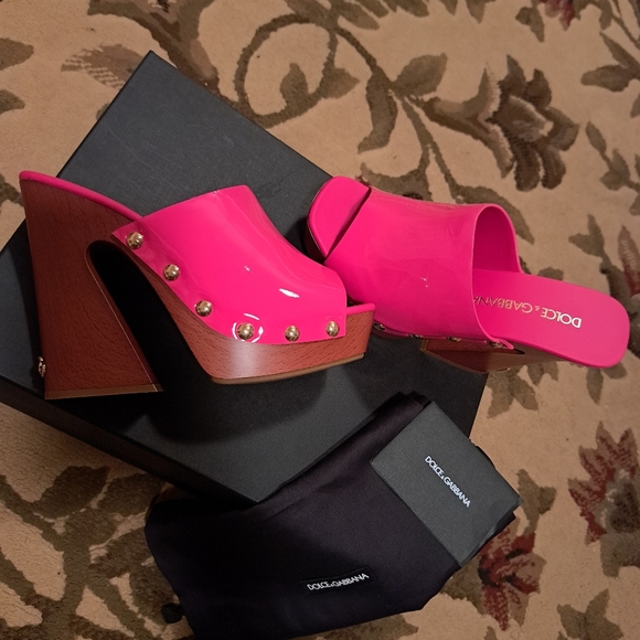 Shoes - Picture 5 of 14